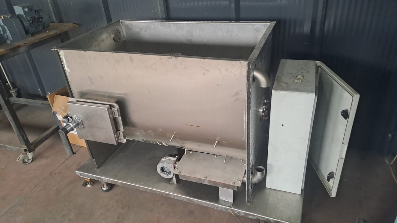Stainless steel process tank during assembly in EQO24's own production facility in Antalya