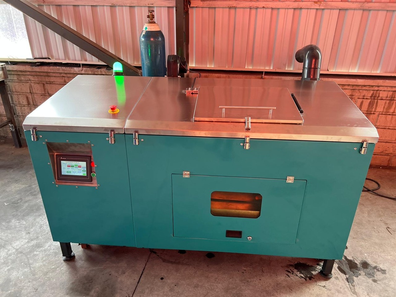 Teal EQO24 system of an earlier generation for the Turkish market
